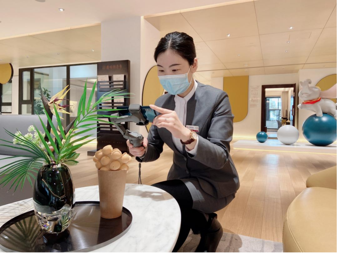 ����ʢ��I(y��)5.20�ؿ����������c΢Ц  ��һ�仨�_�ĕr(sh��)�g